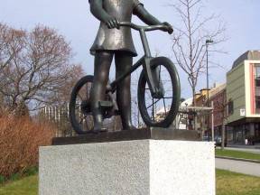 Sykkeljenta - foto Petter Ingeberg